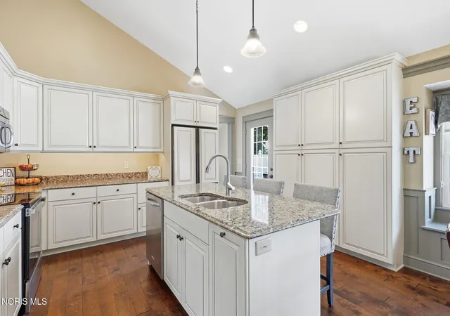 Photo 2 of Sale Pending at 578 N Angela Dr, Fostoria, OH 44830 | MLS# 10011597 | Listing updated on 2026-08-14