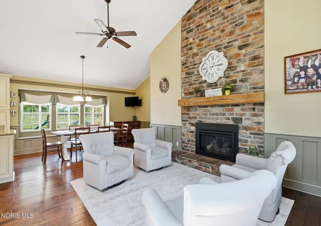 Photo 4 of Sale Pending at 578 N Angela Dr, Fostoria, OH 44830 | MLS# 10011597 | Listing updated on 2026-08-14