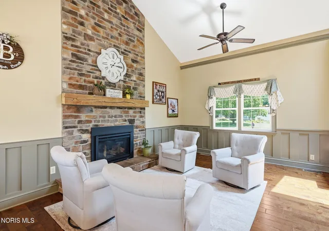 Photo 5 of Sale Pending at 578 N Angela Dr, Fostoria, OH 44830 | MLS# 10011597 | Listing updated on 2026-08-14