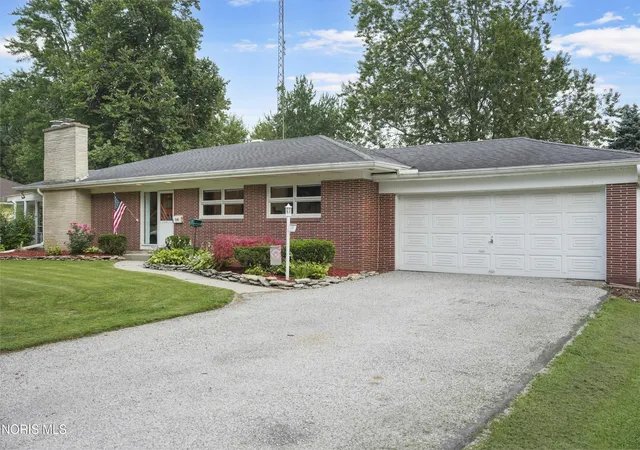 Photo 2 of Single family home for sale at 318 Morris Dr, Montpelier, OH 43543 | MLS# 10011594 | Listing updated on 2026-09-14