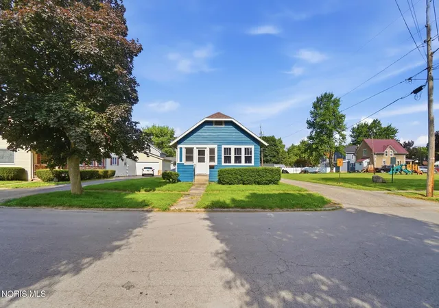 Photo 3 of Sale Pending at 615 S Wood St, Fostoria, OH 44830 | MLS# 10011735 | Listing updated on 2026-09-04