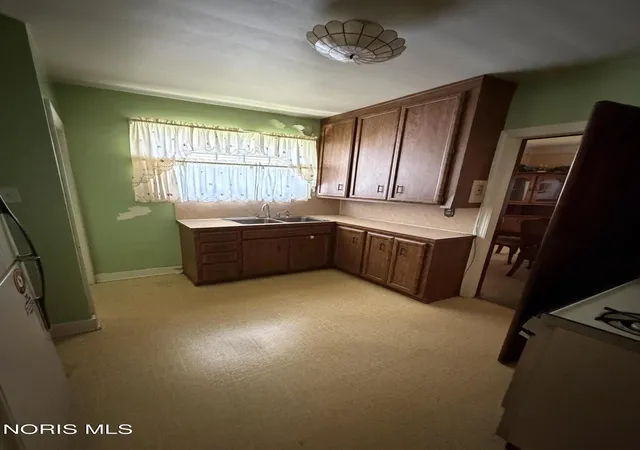 Photo 4 of Single family home for sale at 614 Wamba Ave, Toledo, OH 43607 | MLS# 10011706 | Listing updated on 2026-08-10