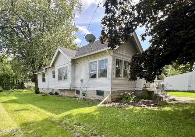 2nd image of 111 S Masters Ct, Maumee, OH 43537 | MLS# 10012158