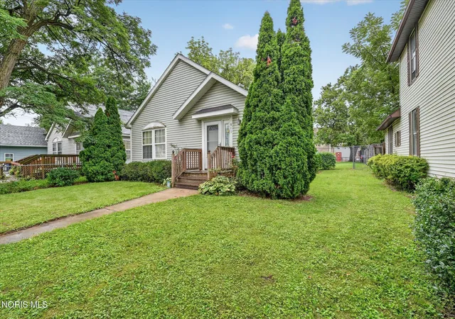 Photo 3 of Single family home for sale at 915 N Ontario St, Toledo, OH 43604 | MLS# 10011859 | Listing updated on 2026-08-24