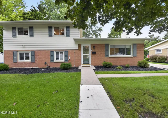 2nd image of 513 Mcintyre Ln, Maumee, OH 43537 | MLS# 10011928