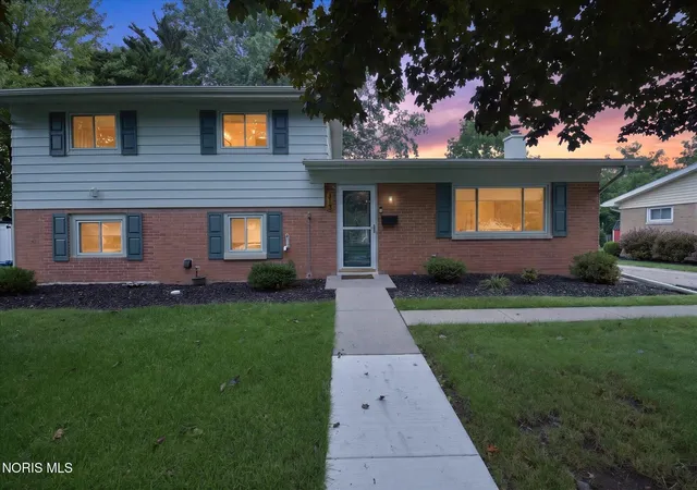 1st image of 513 Mcintyre Ln, Maumee, OH 43537 | MLS# 10011928