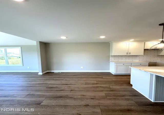 Photo 4 of Single family home for sale at 15128 Sugar Maple Dr, Perrysburg, OH 43551 | MLS# 10012695 | Listing updated on 2026-08-30