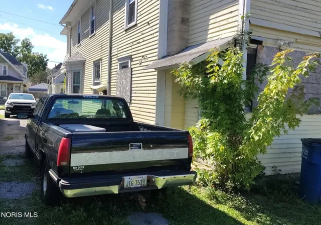 Photo 4 of House for sale at 2010 Airport Hwy, Toledo, OH 43609 | MLS# 10012690 | Listing updated on 2026-09-06