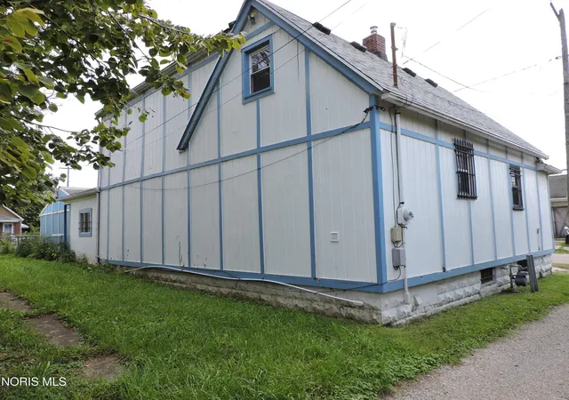 Photo 2 of Single family home for sale at 2001 Bakewell St, Toledo, OH 43605 | MLS# 10012699 | Listing updated on 2026-08-31