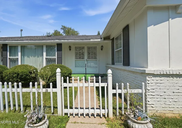 Photo 2 of Single family home for sale at 3840 Inverness Ave, Toledo, OH 43607 | MLS# 10012694 | Listing updated on 2026-08-30