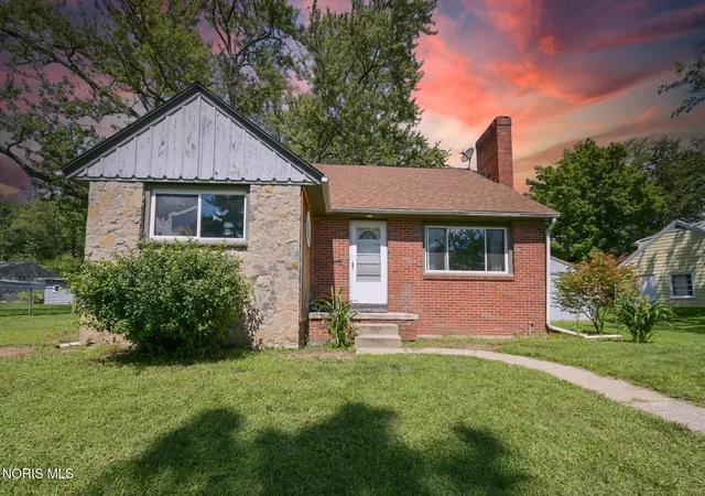 Photo 2 of Single family home for sale at 4130 Dorchester Dr, Toledo, OH 43607 | MLS# 10012701 | Listing updated on 2026-08-31
