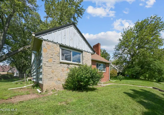 Photo 2 of Single family home for sale at 4130 Dorchester Dr, Toledo, OH 43607 | MLS# 10012701 | Listing updated on 2026-08-31
