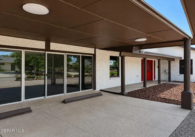 Photo 3 of Single family home for sale at 4244 Park Hl Dr, El Paso, TX 79902 | MLS# 928330 | Listing updated on 2026-09-17