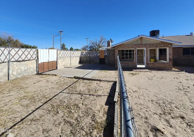Photo 3 of Single family home for sale at 631 Mike Maros St, Fabens, TX 79838 | MLS# 949116 | Listing updated on 2026-08-10