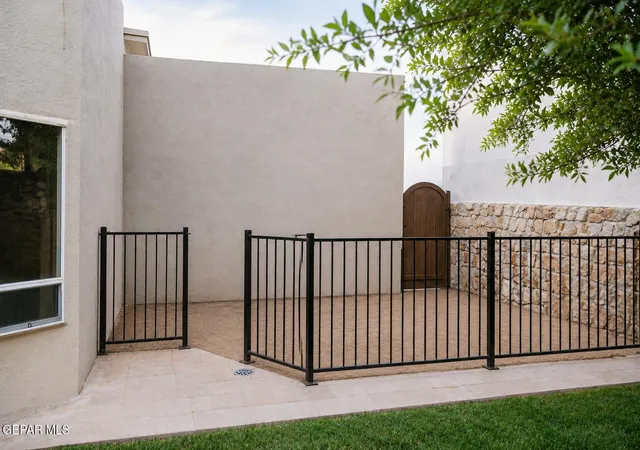 32nd image of 1460 Pioneer Ridge Dr, El Paso, TX 79912 | MLS# 949495