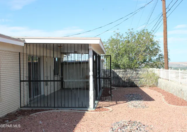 Photo 4 of Single family home for sale at 337 Clairemont Rd, El Paso, TX 79912 | MLS# 949503 | Listing updated on 2026-08-17