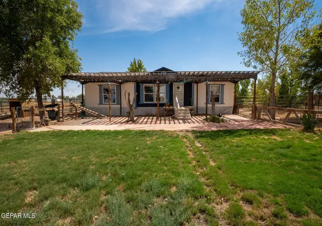 Photo 3 of Sale Pending at 1033 Oasis Dr, Chaparral, NM 88081 | MLS# 949886 | Listing updated on 2026-10-02