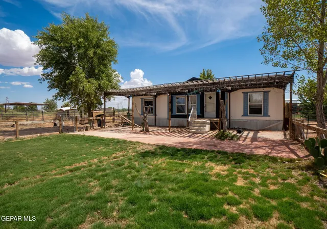 Photo 3 of Sale Pending at 1033 Oasis Dr, Chaparral, NM 88081 | MLS# 949886 | Listing updated on 2026-10-07