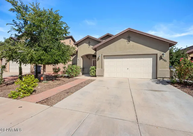 Photo 2 of Single family home for sale at 14685 Holsteiner Ct, El Paso, TX 79938 | MLS# 949977 | Listing updated on 2026-08-25