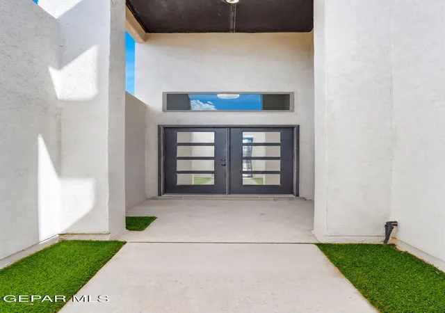 Photo 3 of Single family home for sale at 940 Clapham St, El Paso, TX 79928 | MLS# 950052 | Listing updated on 2026-09-16
