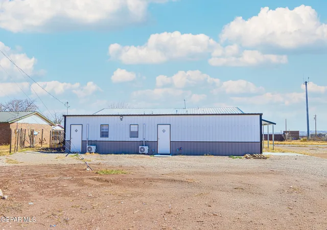 Photo 3 of Single family home for sale at 905 Summer St, Van Horn, TX 79855 | MLS# 950021 | Listing updated on 2026-08-27