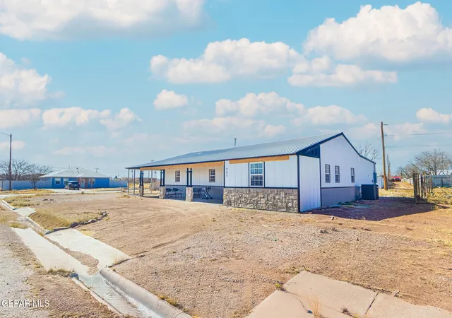 Photo 4 of Single family home for sale at 905 Summer St, Van Horn, TX 79855 | MLS# 950021 | Listing updated on 2026-08-27