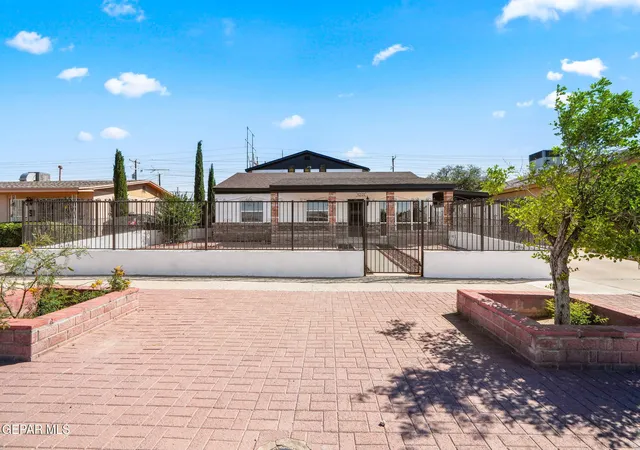 Single family home for sale at 5221 Timberwolf Dr, El Paso, TX 79903 | MLS# 950014