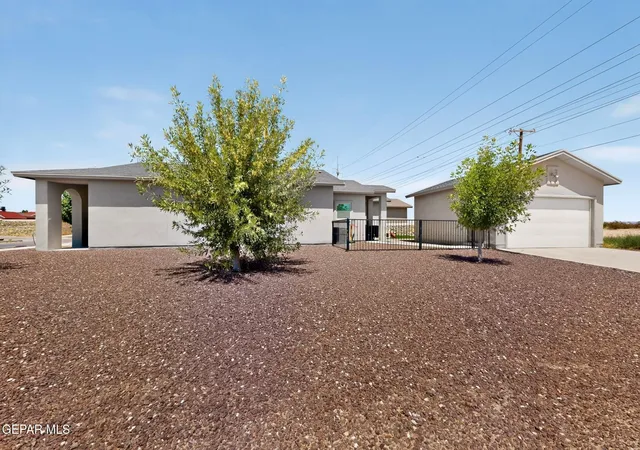 Photo 3 of Single family home for sale at 204 Dora Baltea Pl Pl, Horizon City, TX 79928 | MLS# 950038 | Listing updated on 2026-10-02