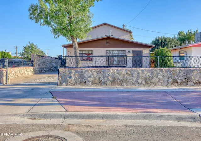 Photo 2 of Single family home for sale at 4930 Edna Ave, El Paso, TX 79905 | MLS# 950045 | Listing updated on 2026-09-06