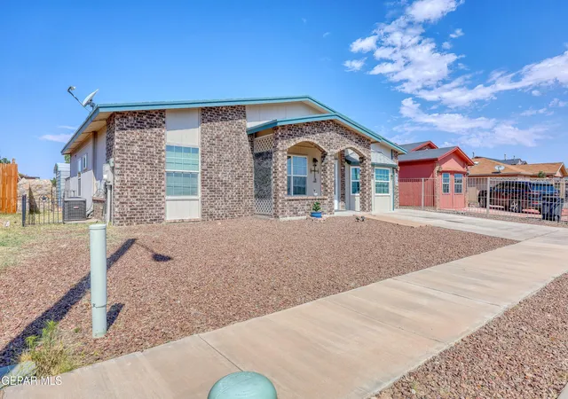 Photo 3 of Single family home for sale at 917 Brezo St, Horizon City, TX 79928 | MLS# 950048 | Listing updated on 2026-10-10