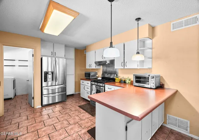Photo 4 of Sale Pending at 3405 Moonlight Ave, El Paso, TX 79904 | MLS# 950100 | Listing updated on 2026-09-10