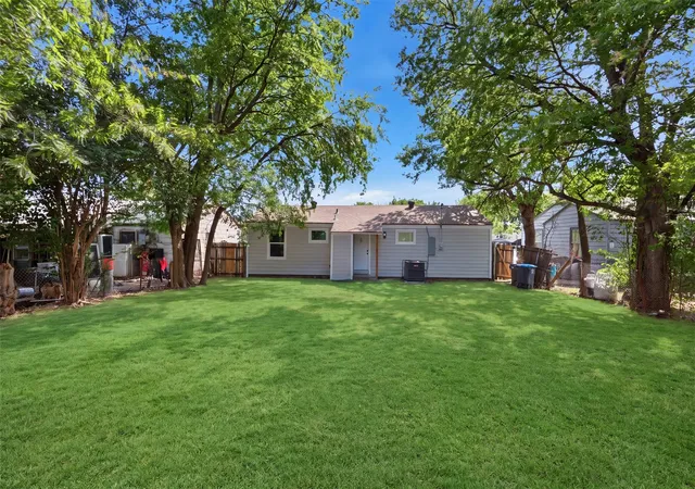 5th image of 905 E Shaw St, Fort Worth, TX 76110 | MLS# 21354653