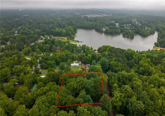 Photo 3 of Sale Pending at 136 Wolf Crk Ln, Locust Grove, GA 30248 | MLS# 7790873 | Listing updated on 2026-09-16