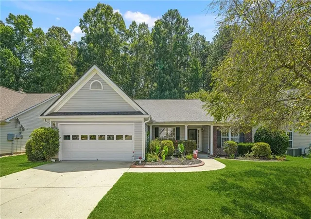 Photo 3 of Sale Pending at 3319 Mcever Park Cir, Acworth, GA 30101 | MLS# 7826715 | Listing updated on 2026-10-29