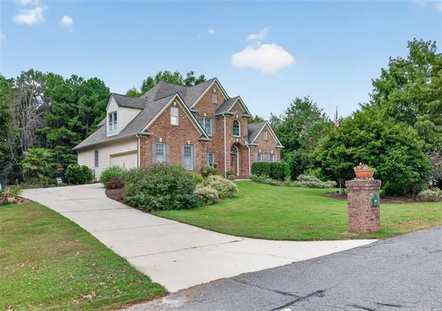 Photo 4 of Single family home for sale at 2194 Indian Shoals Dr Ne, Loganville, GA 30052 | MLS# 7829657 | Listing updated on 2026-09-12