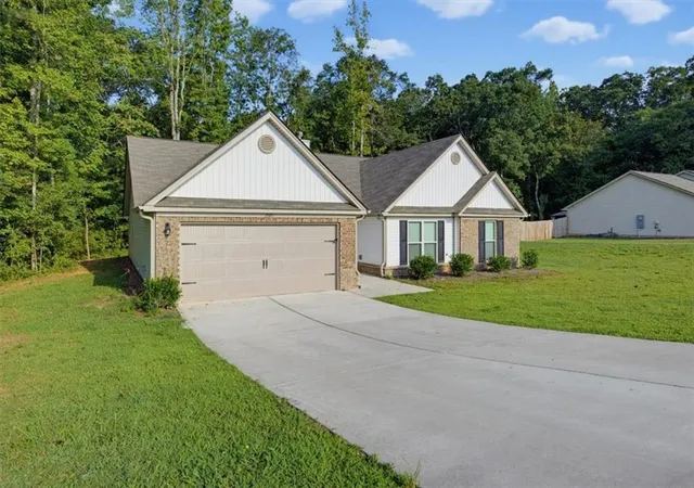 Photo 3 of Single family home for sale at 2320 Spring Brook Dr, Monroe, GA 30655 | MLS# 7824869 | Listing updated on 2026-09-14