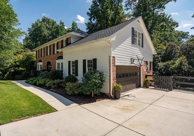 Photo 3 of Sale Pending at 288 Millbrook Farm Rd, Marietta, GA 30068 | MLS# 7824675 | Listing updated on 2026-09-09