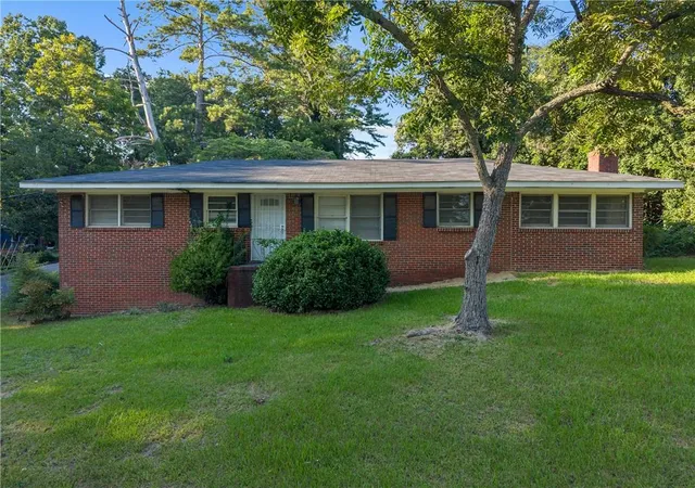 Photo 2 of Single family home for sale at 506 Pineridge Dr, Forest Park, GA 30297 | MLS# 7827915 | Listing updated on 2026-10-03