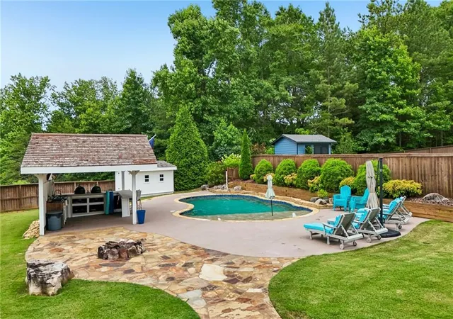 Photo 3 of Single family home for sale at 109 Old Avery Dr, Canton, GA 30115 | MLS# 7827686 | Listing updated on 2026-09-12
