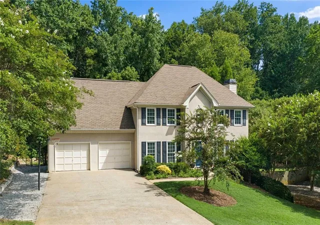 Photo 2 of Sale Pending at 325 Farm Trak, Roswell, GA 30075 | MLS# 7826991 | Listing updated on 2026-09-07