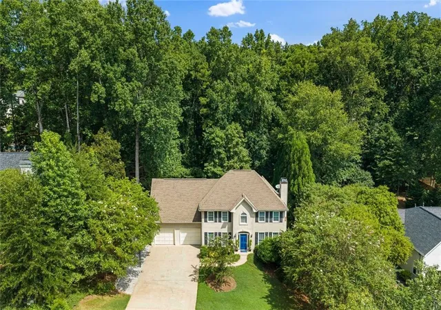 Photo 3 of Sale Pending at 325 Farm Trak, Roswell, GA 30075 | MLS# 7826991 | Listing updated on 2026-09-07