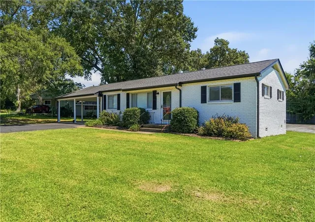 Photo 3 of Single family home for sale at 385 Cross St, Rossville, GA 30741 | MLS# 7826143 | Listing updated on 2026-08-27