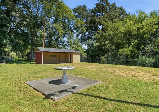 Photo 4 of Single family home for sale at 385 Cross St, Rossville, GA 30741 | MLS# 7826143 | Listing updated on 2026-08-27