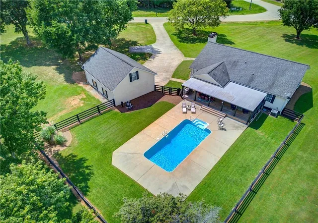 Photo 2 of Single family home for sale at 15 Davis Rd, Jefferson, GA 30549 | MLS# 7826208 | Listing updated on 2026-08-28