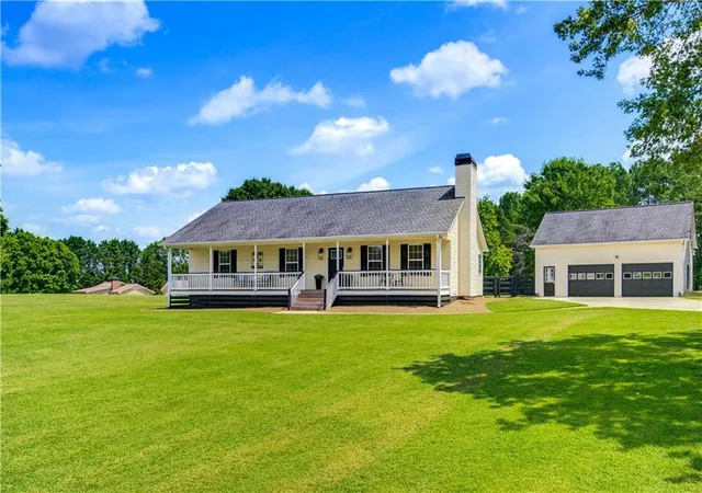 Photo 3 of Single family home for sale at 15 Davis Rd, Jefferson, GA 30549 | MLS# 7826208 | Listing updated on 2026-08-28