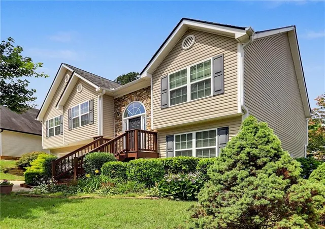 Photo 2 of Single family home for sale at 4353 Flat Stone Ln, Snellville, GA 30039 | MLS# 7828013 | Listing updated on 2026-08-28