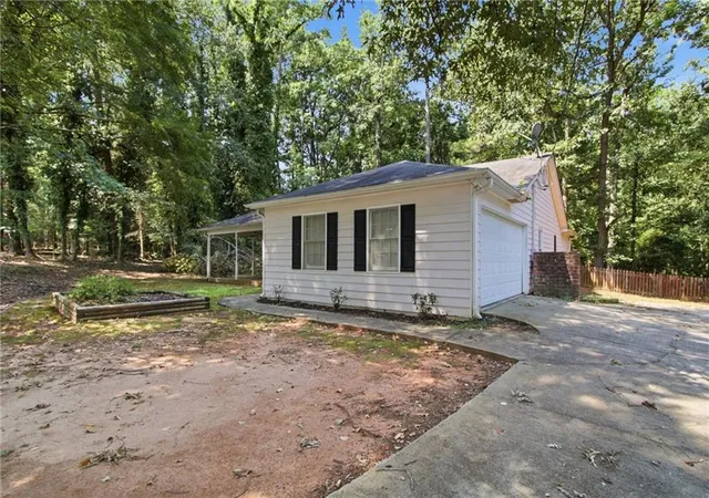 Photo 2 of Sale Pending at 1411 Windy Hill Ct Se, Conyers, GA 30013 | MLS# 7827501 | Listing updated on 2026-09-27