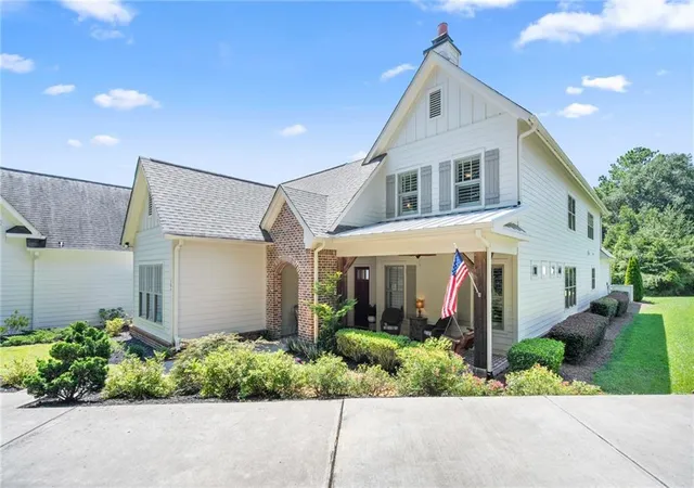 Photo 3 of Single family home for sale at 304 Woodstock Seven Dr, Woodstock, GA 30188 | MLS# 7825248 | Listing updated on 2026-08-31
