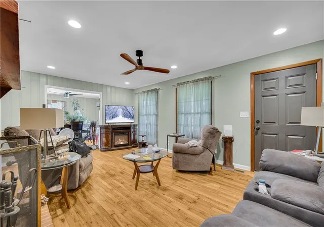 Photo 3 of Sale Pending at 136 Frazier Hill Rd, Bishop, GA 30621 | MLS# 7822474 | Listing updated on 2026-09-25