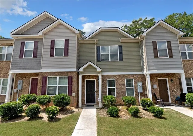 Townhouse for sale at 6117 Oakley Rd, Union City, GA 30291 | MLS# 7825030
